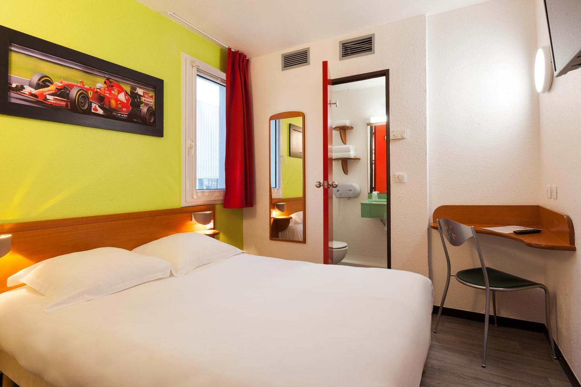 Twin Room with Shared Shower