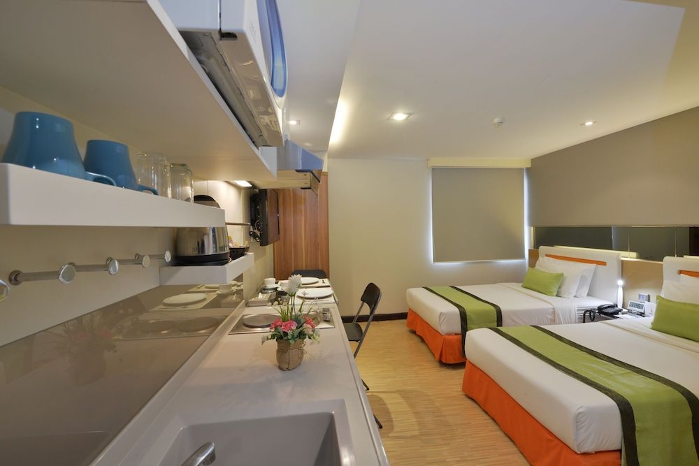 undefined Arawana Express Phromphong 2