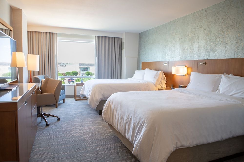 Traditional Room, 2 Queen Beds, Non Smoking