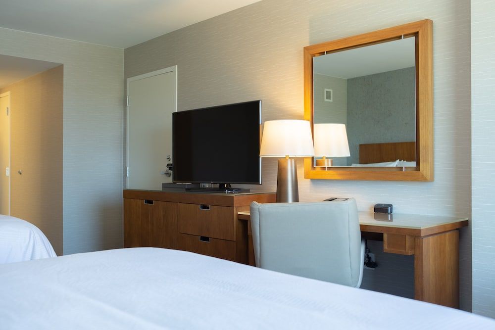 Traditional Room, 2 Queen Beds (Mobility/Hearing Access, Roll-In Shwr)