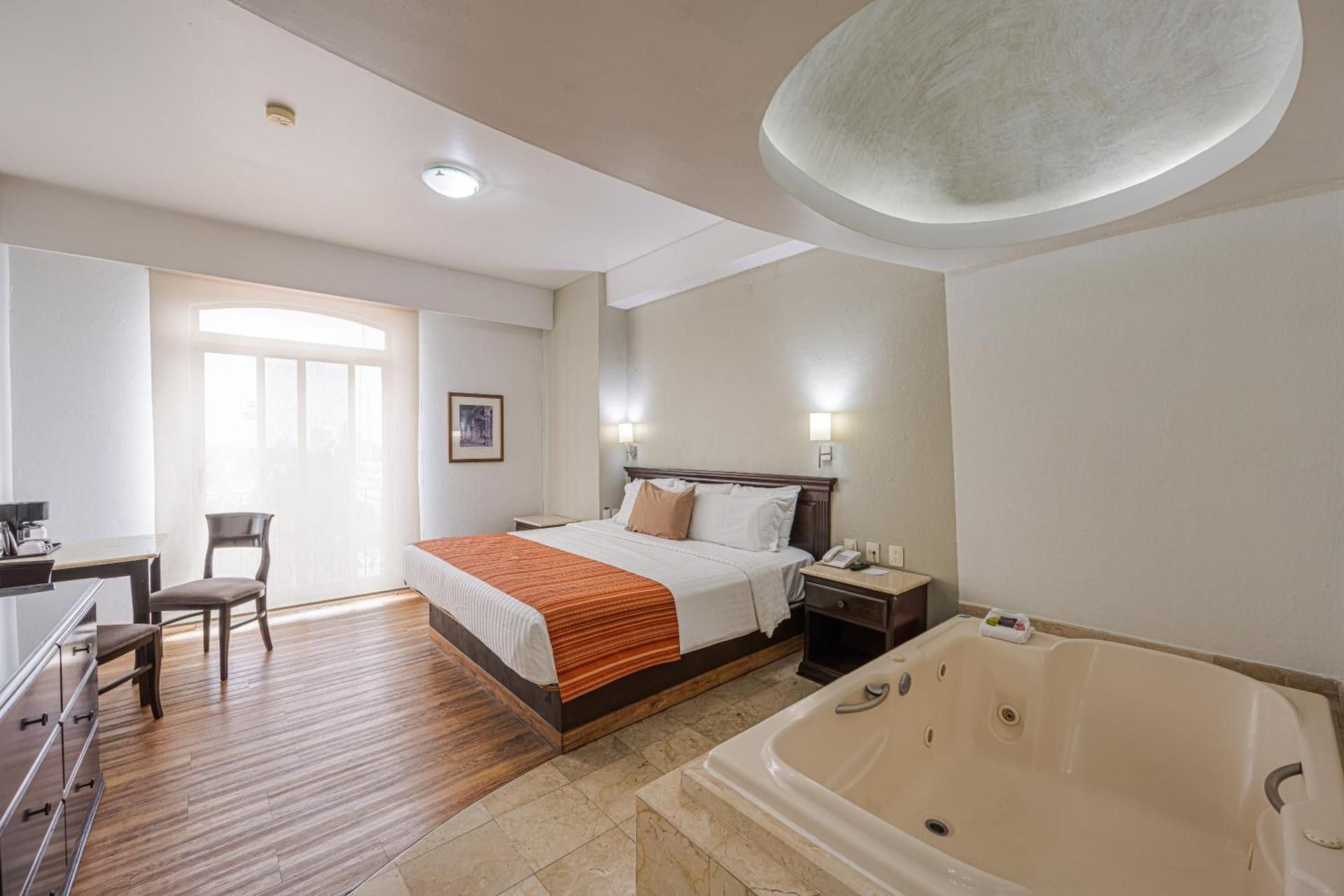 Queen Room with Spa Bath