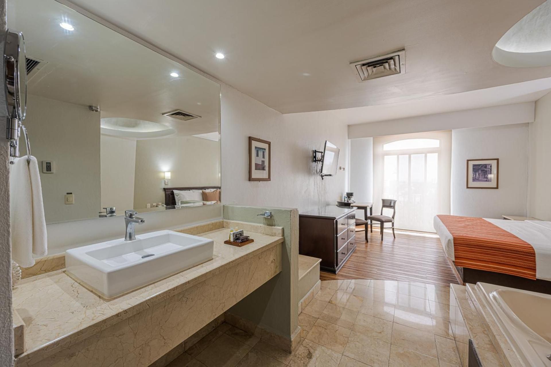 Queen Room with Spa Bath