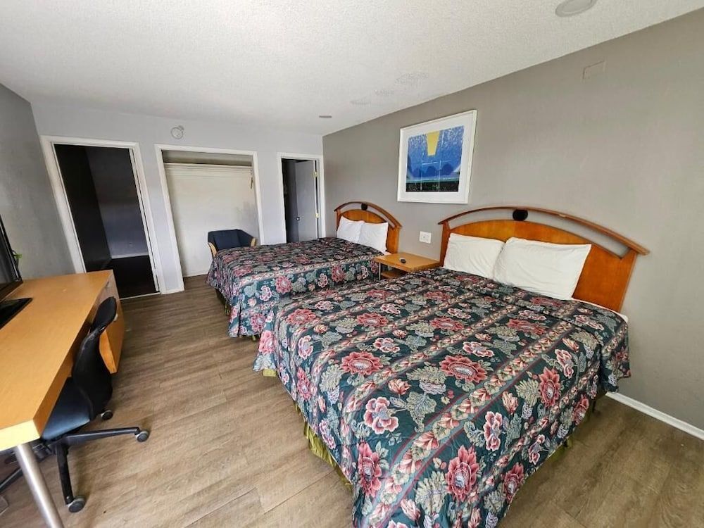Room, 2 Queen Beds, Non Smoking, Kitchenette