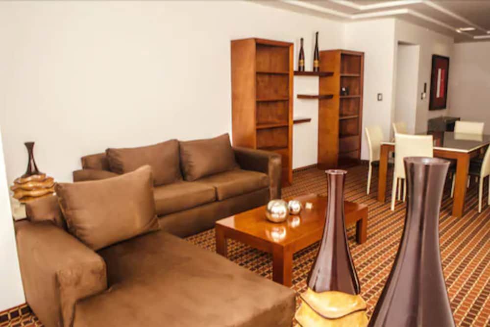 Suites Inn La Muralla Metepec Master Suite 8