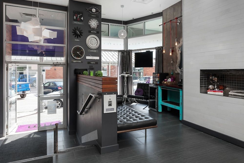 undefined Hotel Metro 7