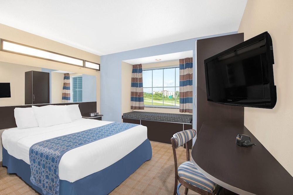 Suite, 1 Queen Bed