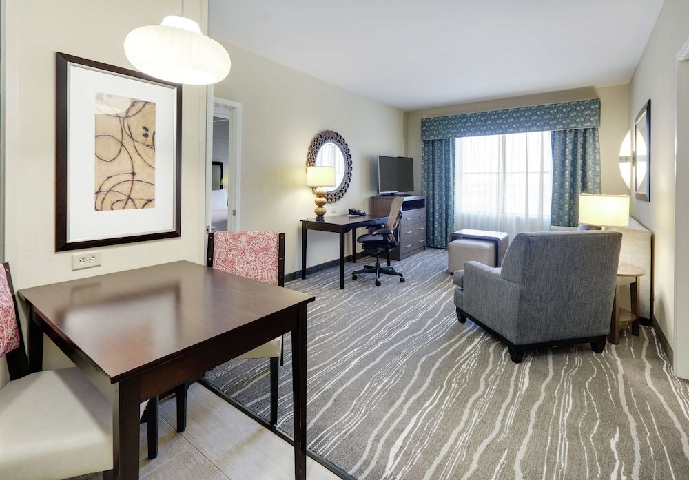 2 Bedroom Suite, 1 King, 2 Queens, Sofa Bed, Accessible (Mobility & Hearing, Bathtub)