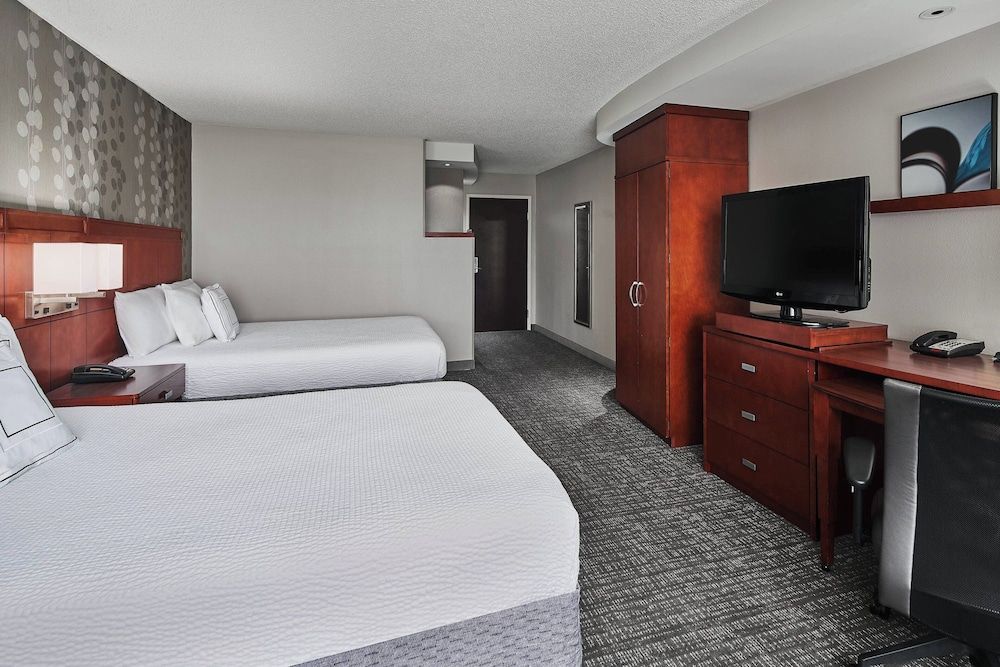 Room, 2 Queen Beds, Non Smoking (Hearing Accessible)