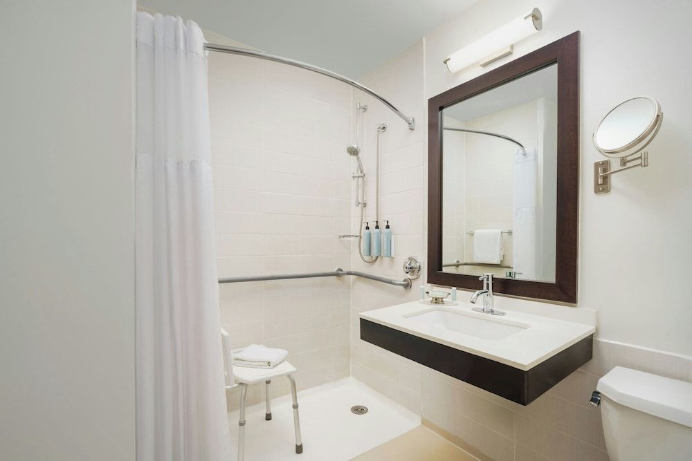 undefined Courtyard by Marriott New York Manhattan/Times Square 10