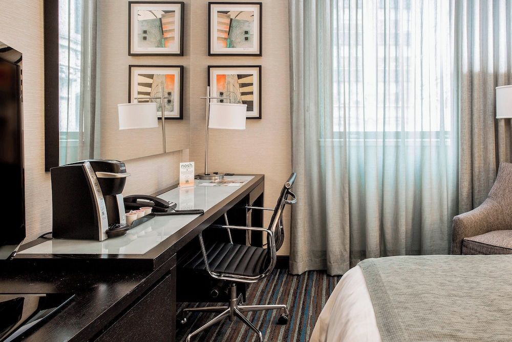 Courtyard by Marriott New York Manhattan/Times Square Room, 1 King Bed 22