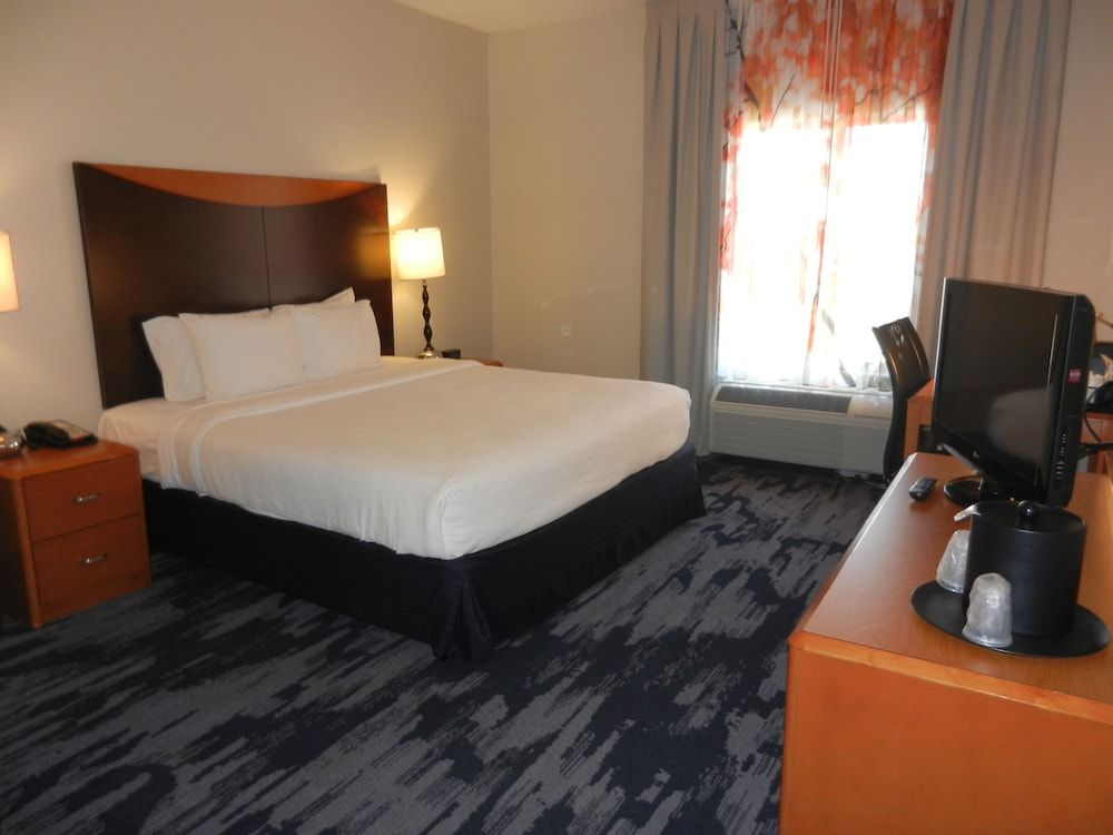 Executive Suite, 1 King Bed (Hearing Accessible)