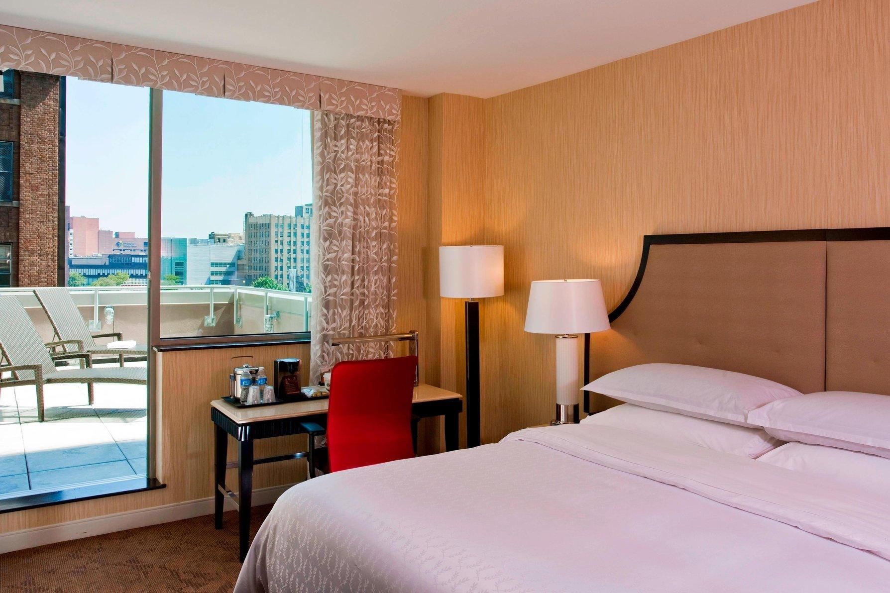 Guest room, 1 King, Balcony