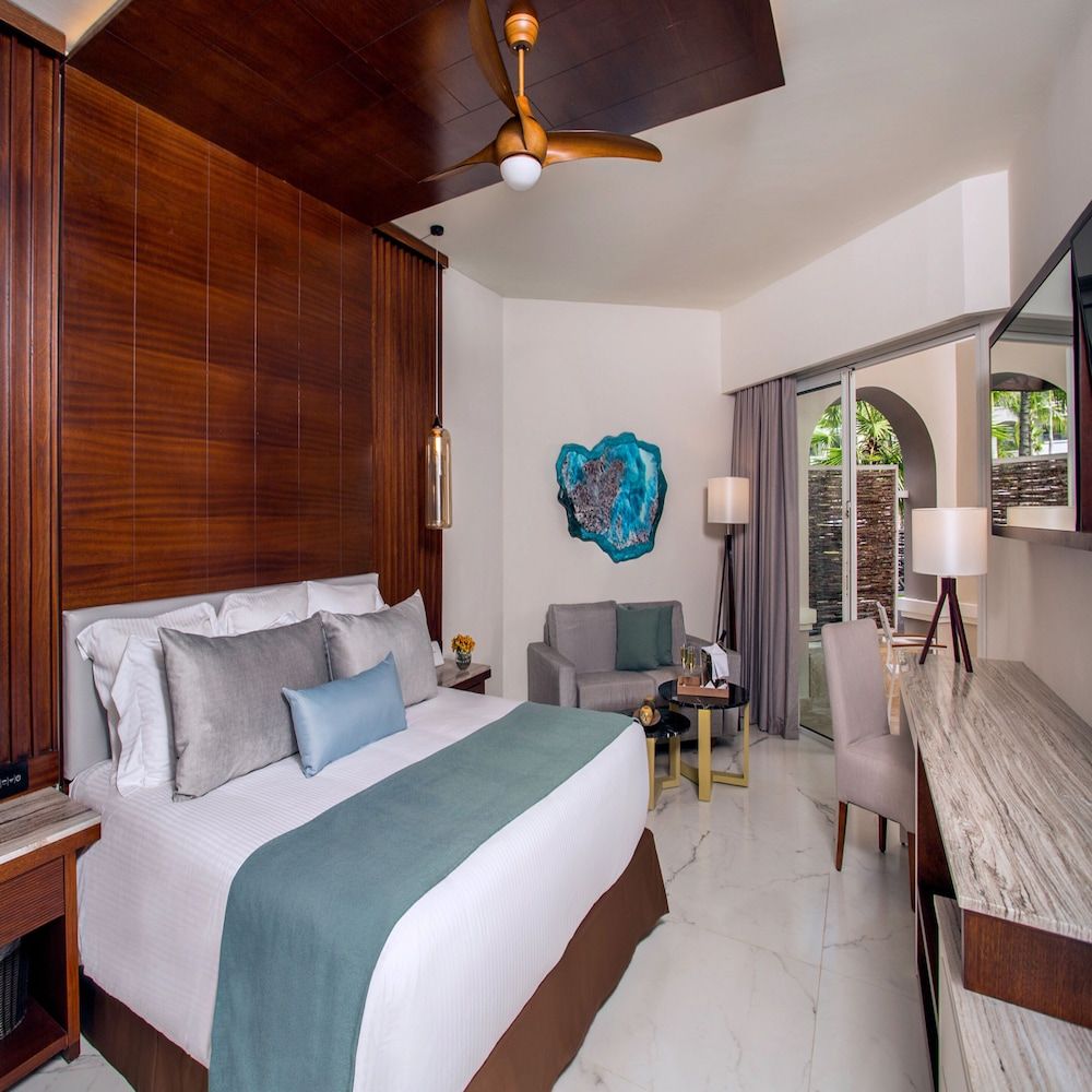 Preferred Club Junior Suite Tropical View King Bed