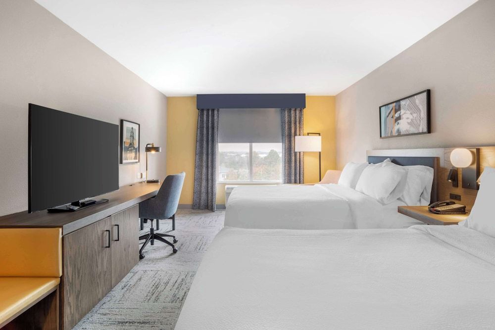 Room, 2 Queen Beds, Non Smoking (Drinks & Snacks)