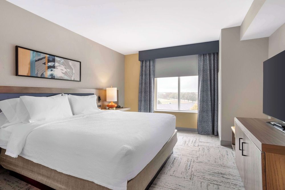 Junior Suite, 1 King Bed, Accessible