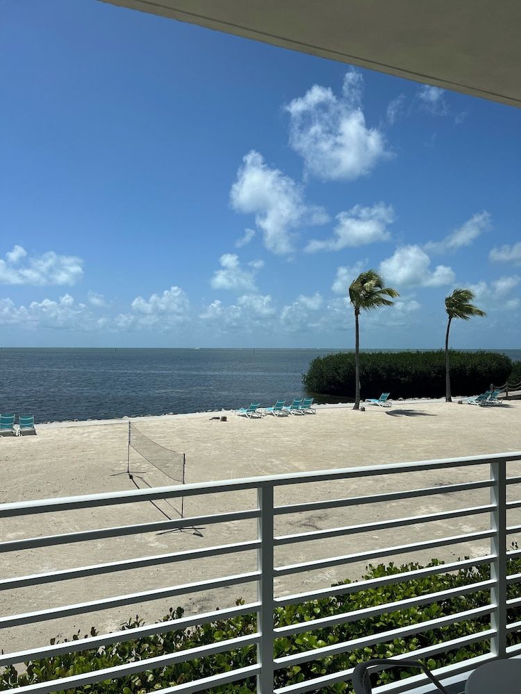 Fisher Inn Resort & Marina King Room with Balcony 3