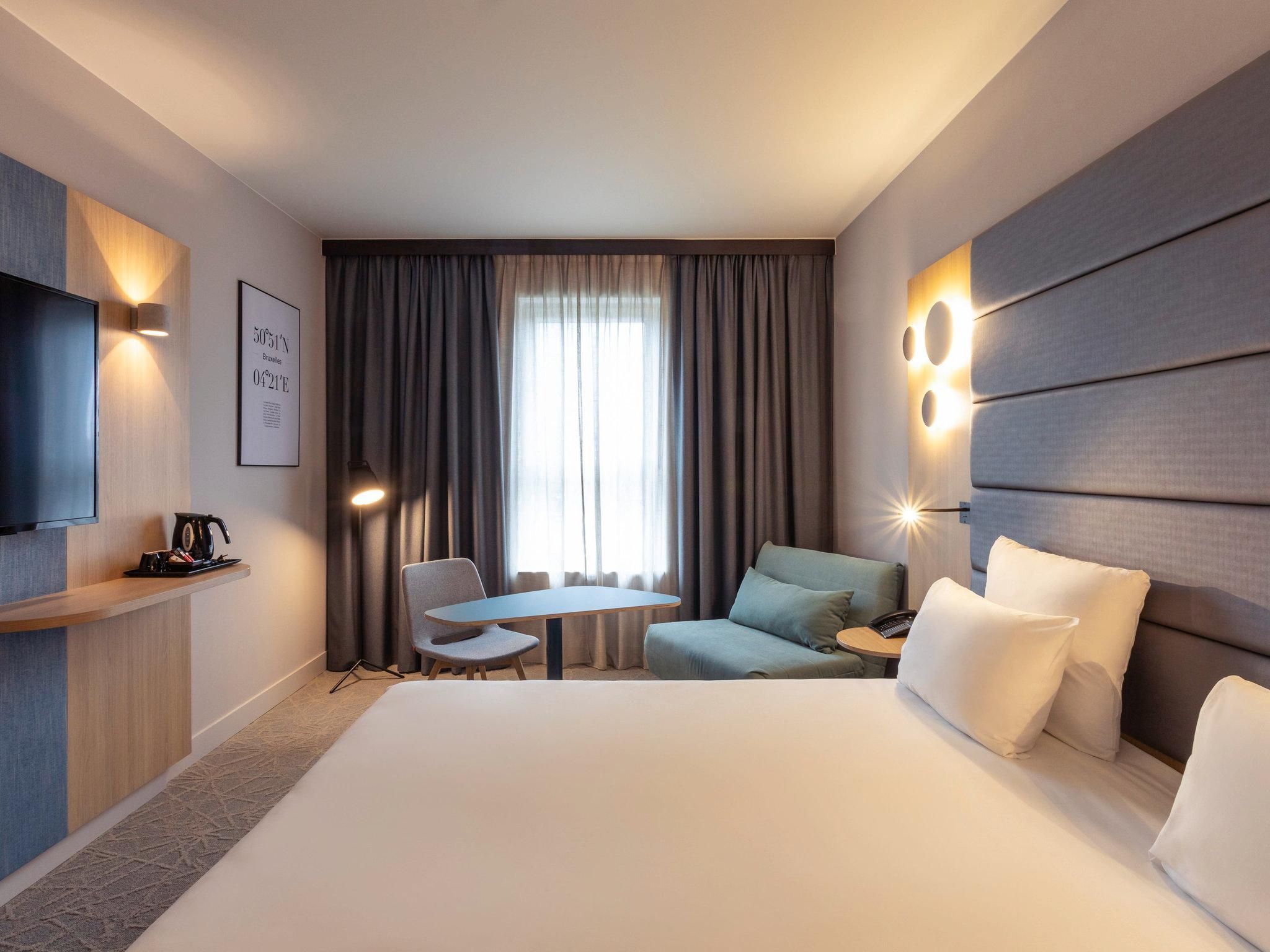 Novotel Brussels Centre Midi Station Superior Room with King Size bed 2