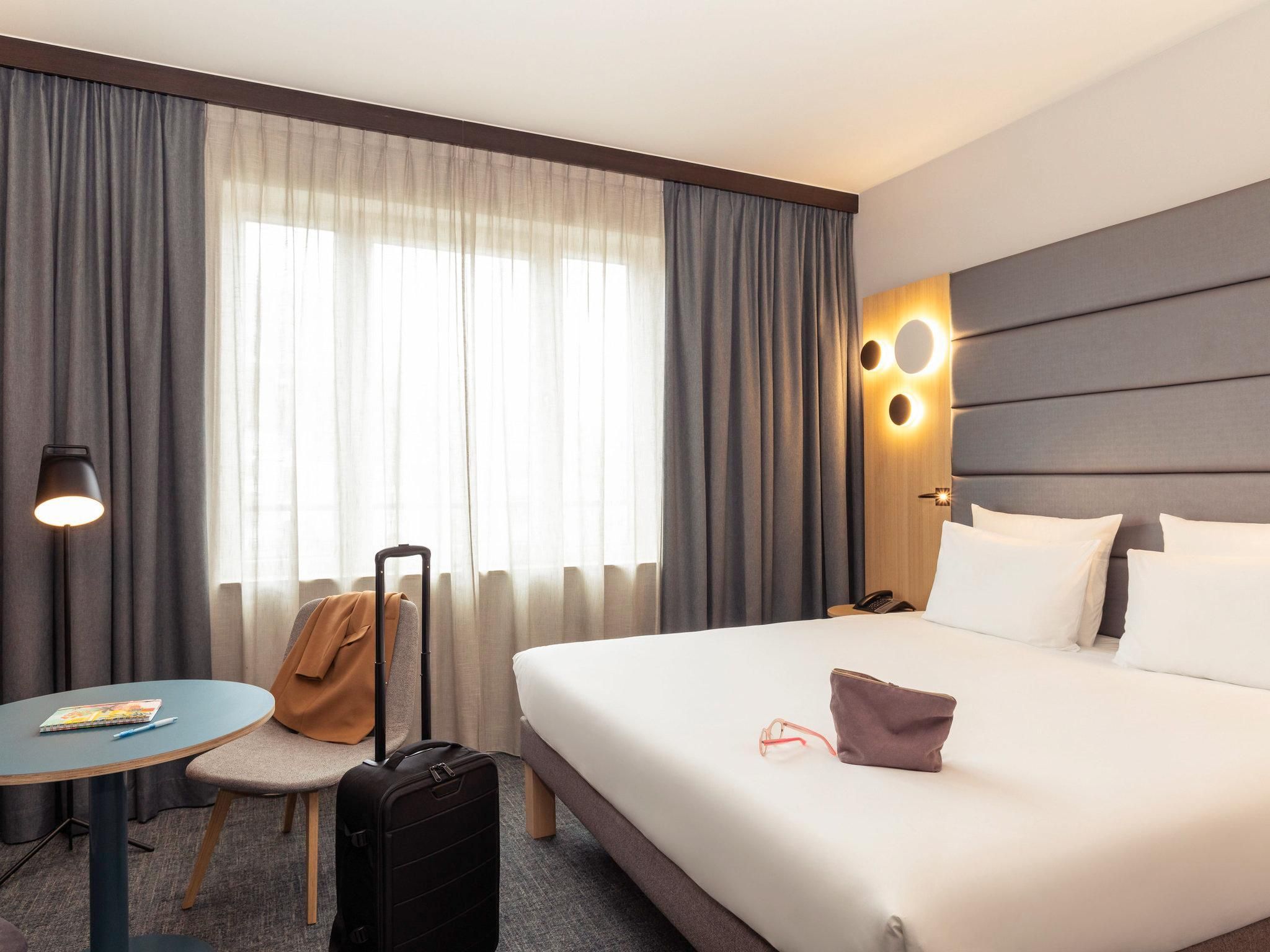 Novotel Brussels Centre Midi Station Superior Room with King Size bed