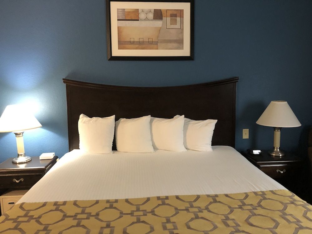Standard Room, 1 King Bed