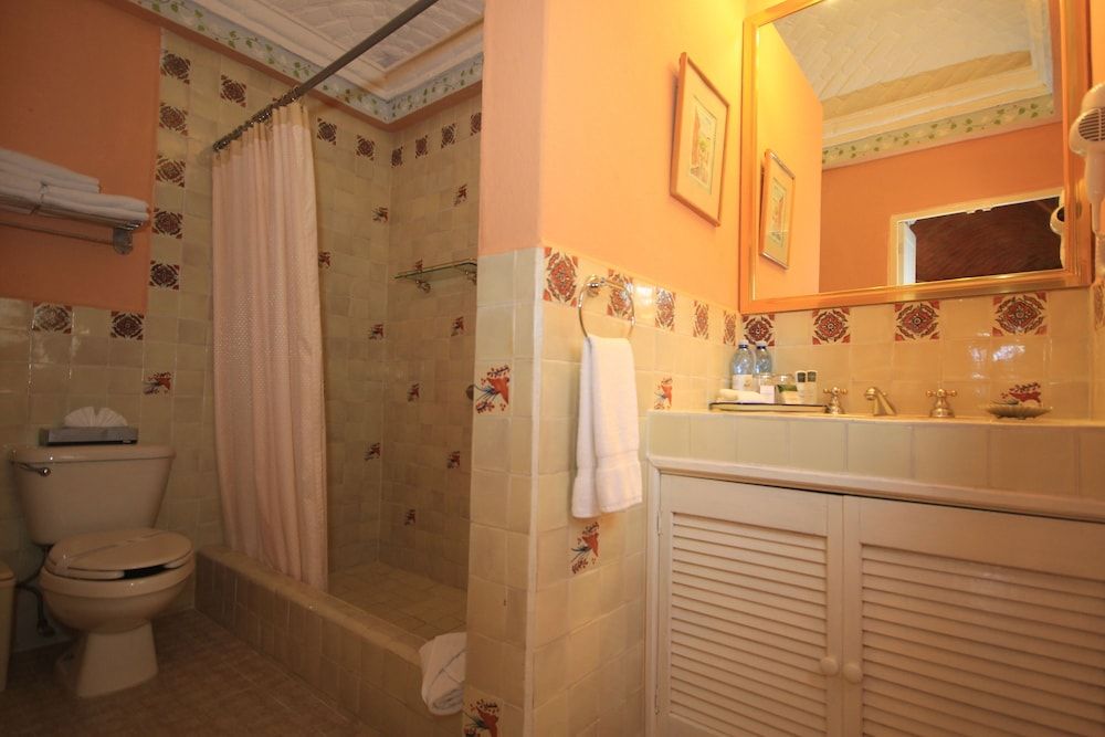 Room (Bugambilia)