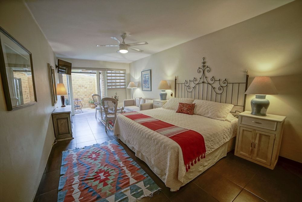 Room (La Rosa)