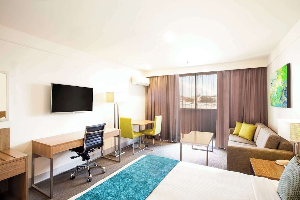 Metro Aspire Hotel, Sydney Premium Room, Balcony 5