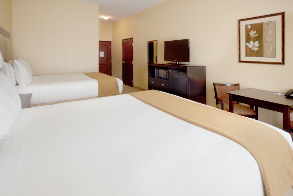 Standard Room, 2 Queen Beds, Accessible (Accessible Tub)