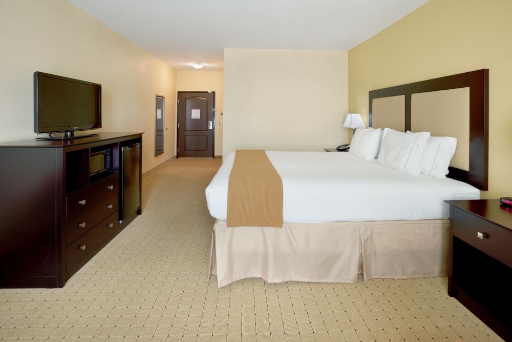 Standard Room, 1 King Bed (Extra Floor Space)
