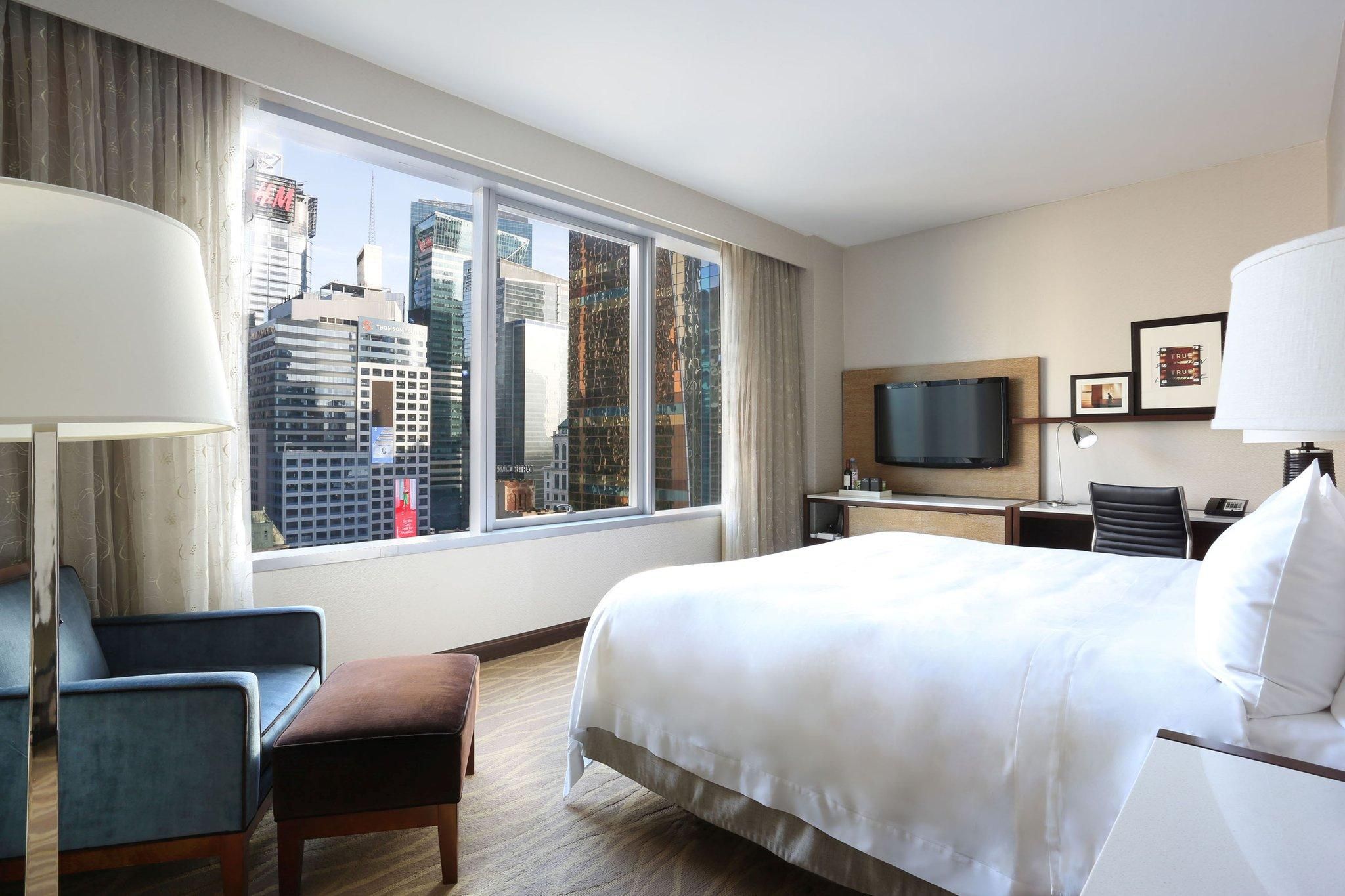 1 King Premium Skyline View