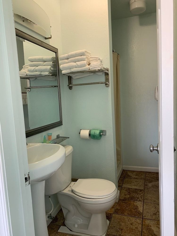 Seahorse Inn and Cottages Classic Room, 2 Double Beds, Kitchenette 5