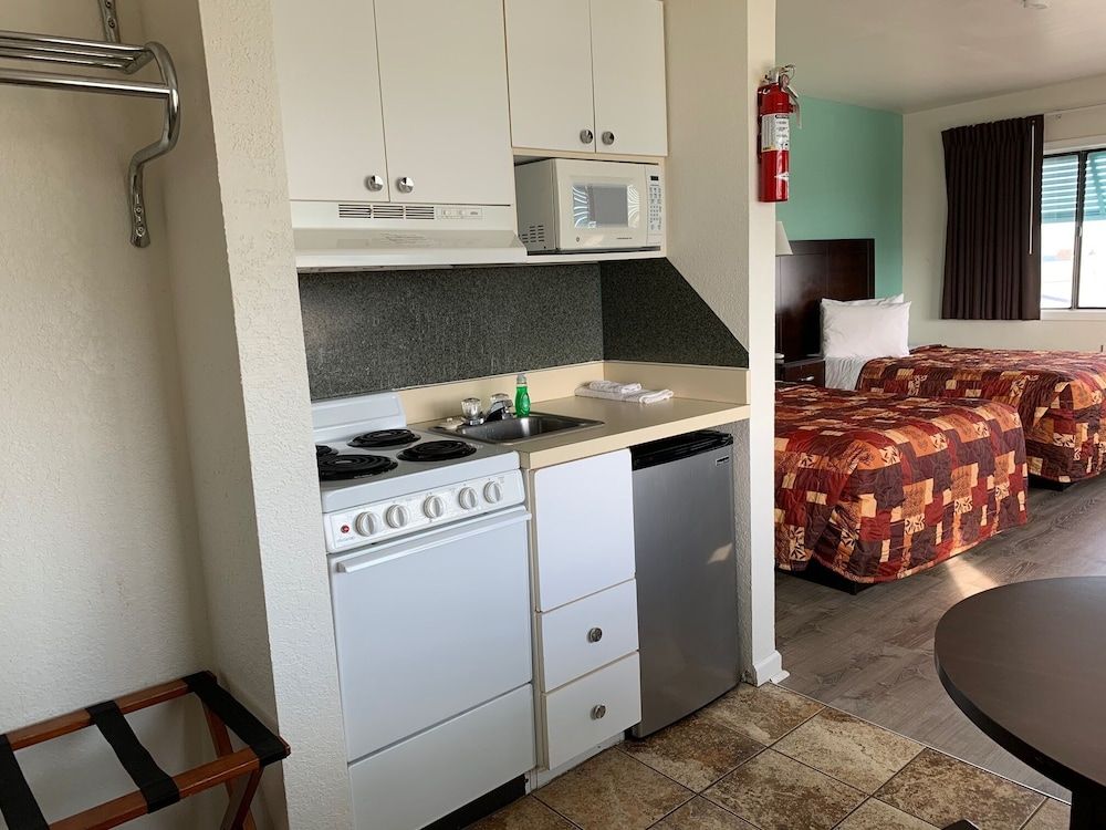 Seahorse Inn and Cottages Classic Room, 2 Double Beds, Kitchenette 2