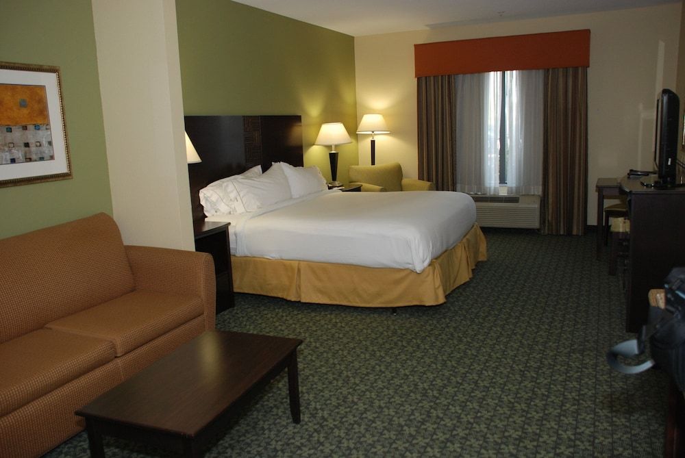 Suite, 1 King Bed, Accessible (Mobility, Roll-In Shower)