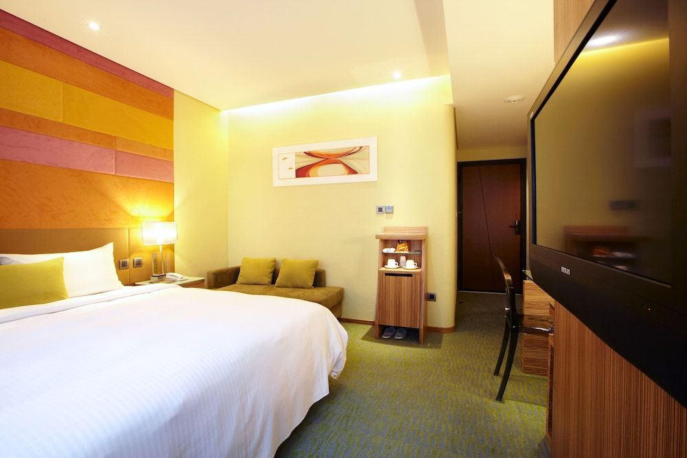 Beauty Hotels - Beautique Hotel Deluxe Double or Twin Room 7