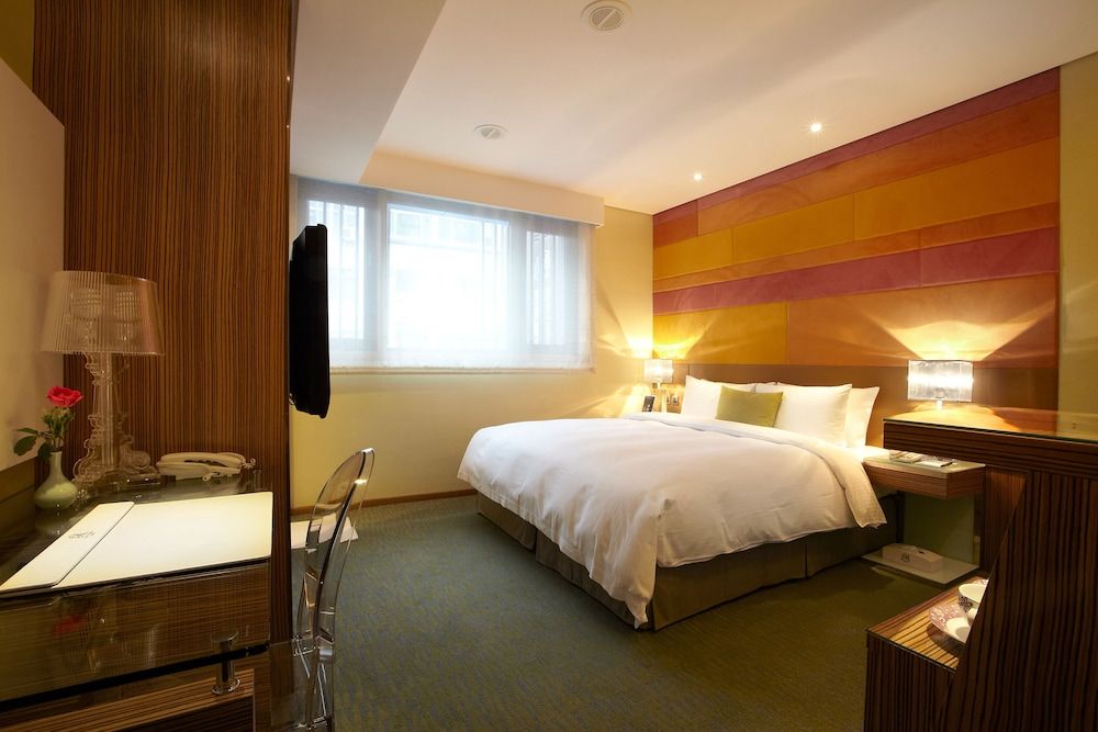 Beauty Hotels - Beautique Hotel Deluxe Double or Twin Room 3