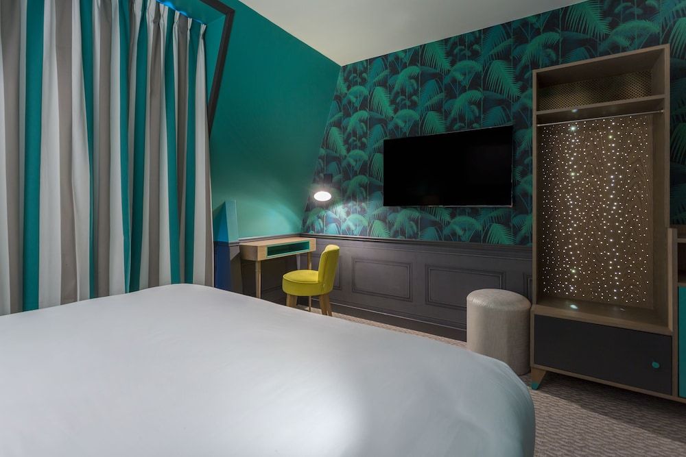 undefined La Parizienne 8