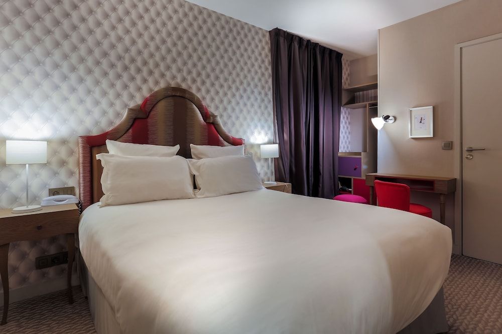 undefined La Parizienne