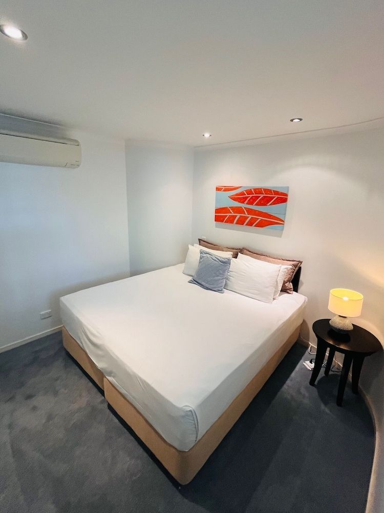 2 Bedroom 2 Bathroom Water View Spa Apartment