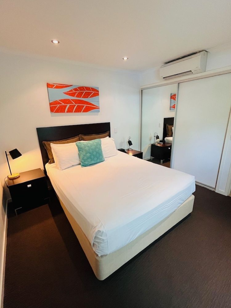 2 Bedroom 2 Bathroom Garden View Spa Apartment