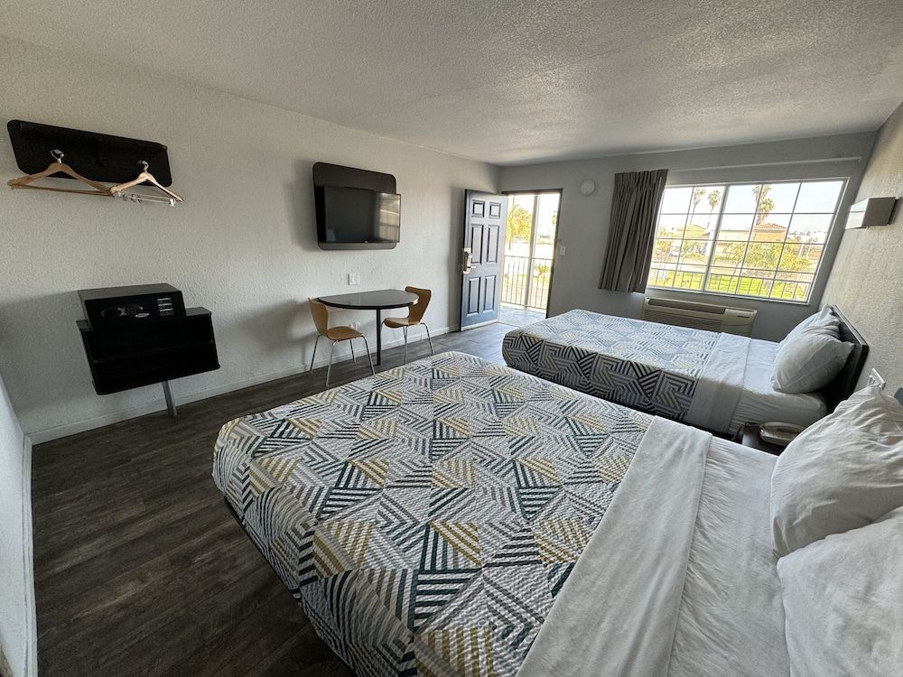 Deluxe Room, 2 Queen Beds, Non Smoking, Refrigerator & Microwave