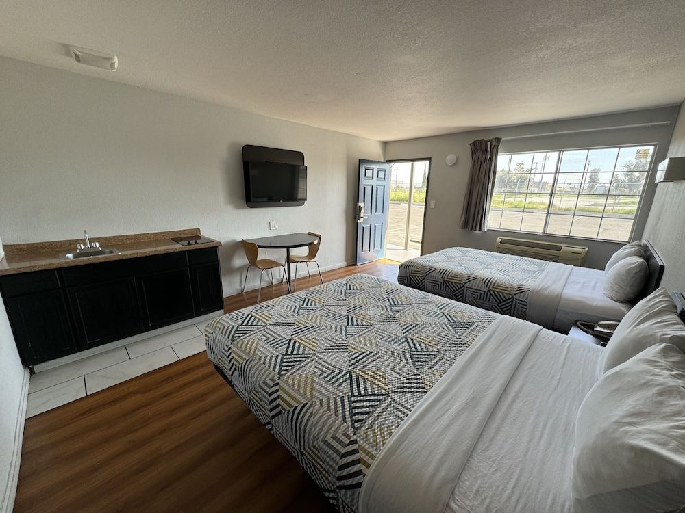 Deluxe Room, 2 Queen Beds, Non Smoking, Kitchenette