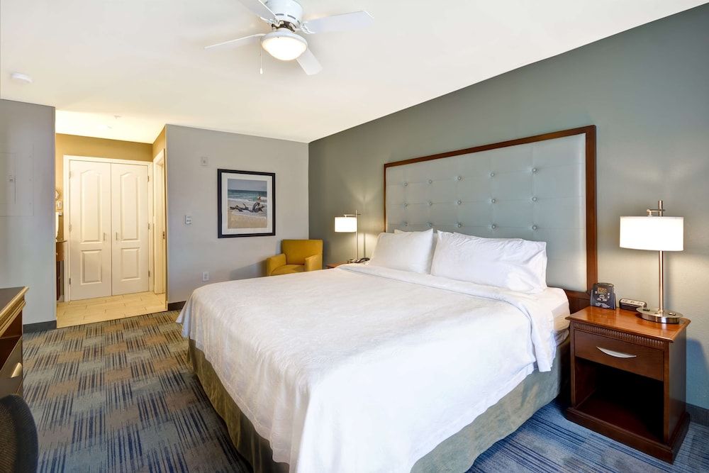 Suite, 1 King Bed, Accessible (Hearing)