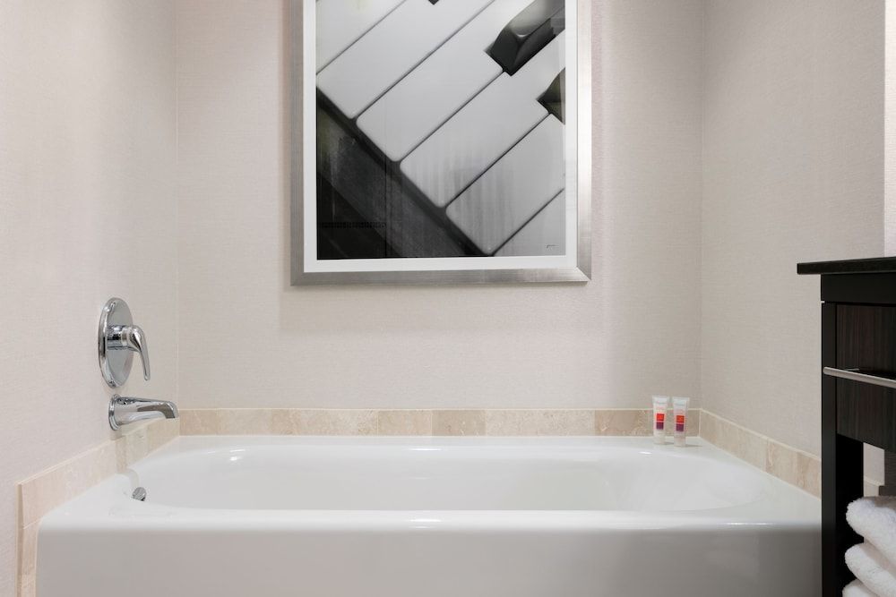 undefined Loews Atlanta Hotel 8