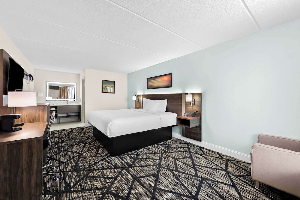 Suite, 1 King Bed with Sofa bed, Non Smoking (Efficiency)