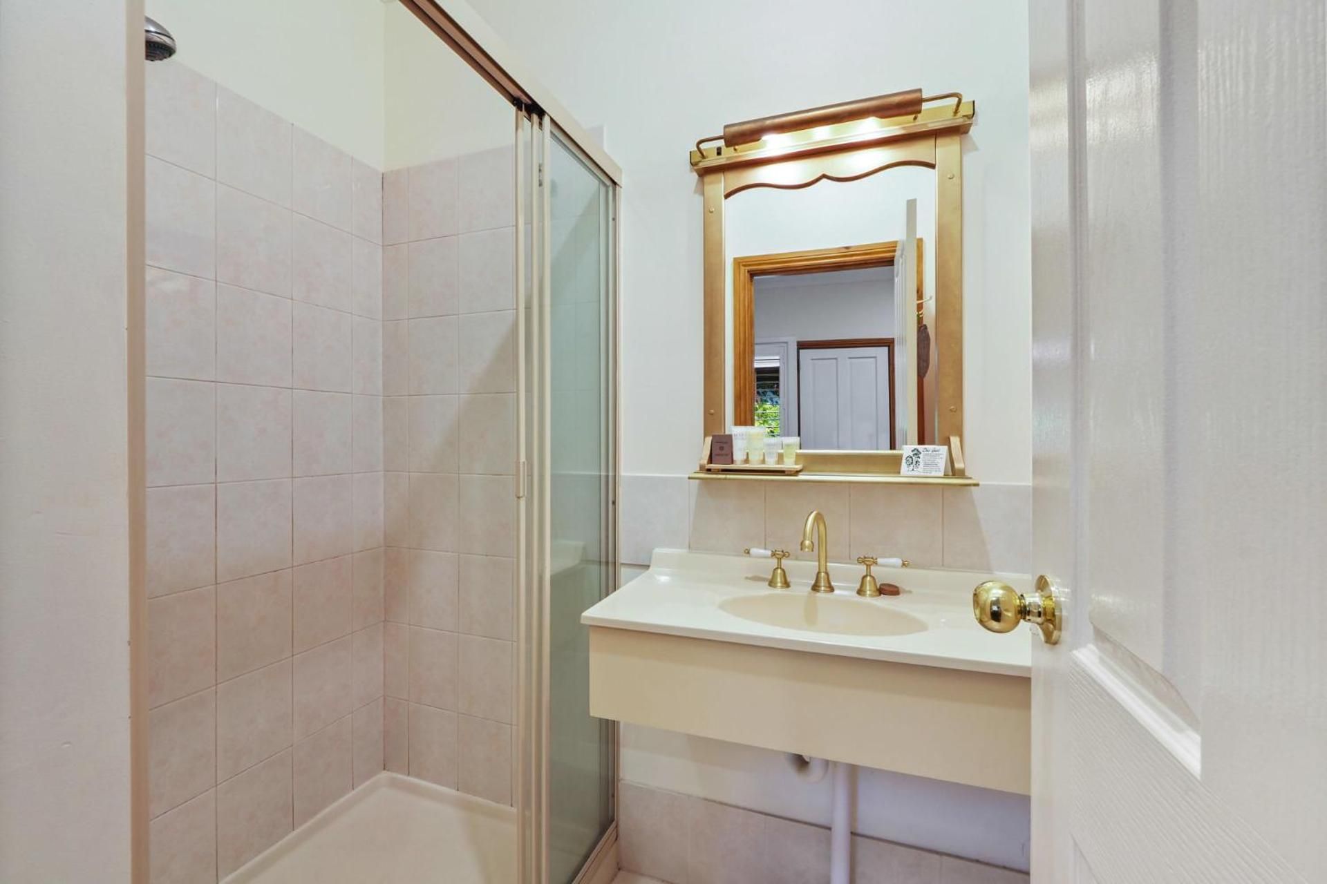 Forest Lodge Resort Room with En-Suite 3