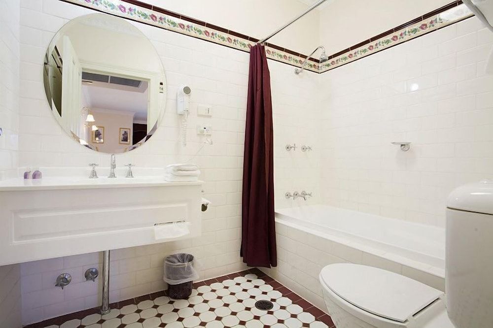 Palais Royale Deluxe Room, 1 King Bed 6