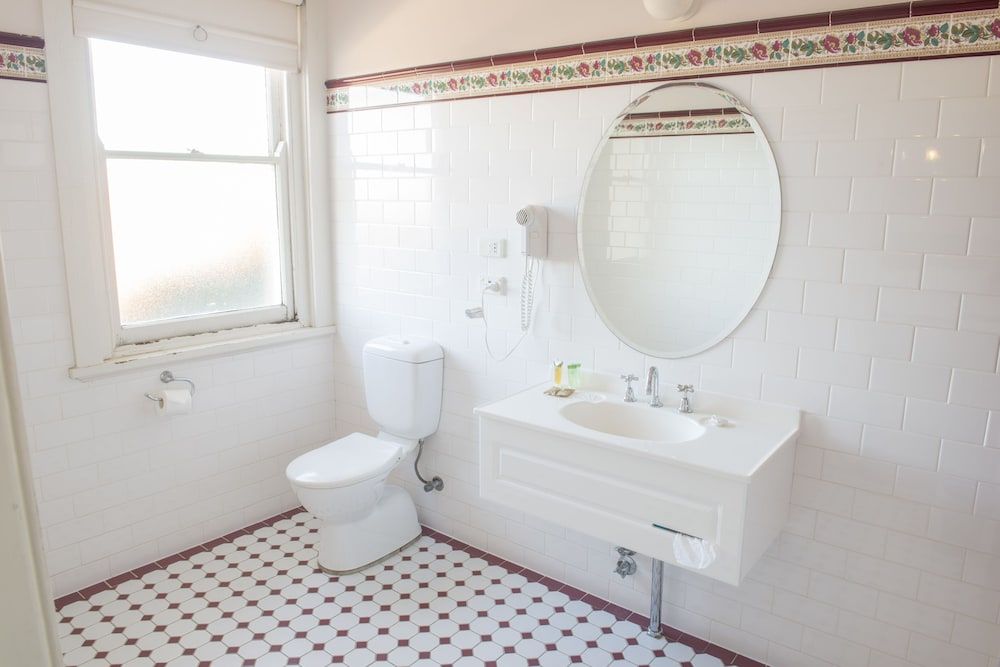 Palais Royale Deluxe Room, 1 King Bed 3