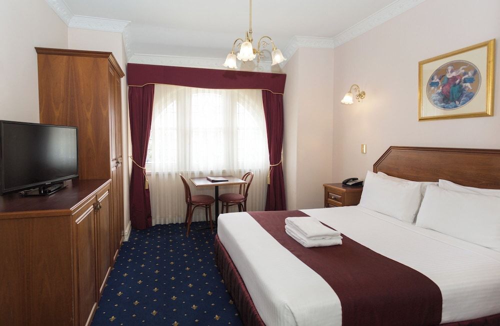 Palais Royale Deluxe Room, 1 Queen Bed 2