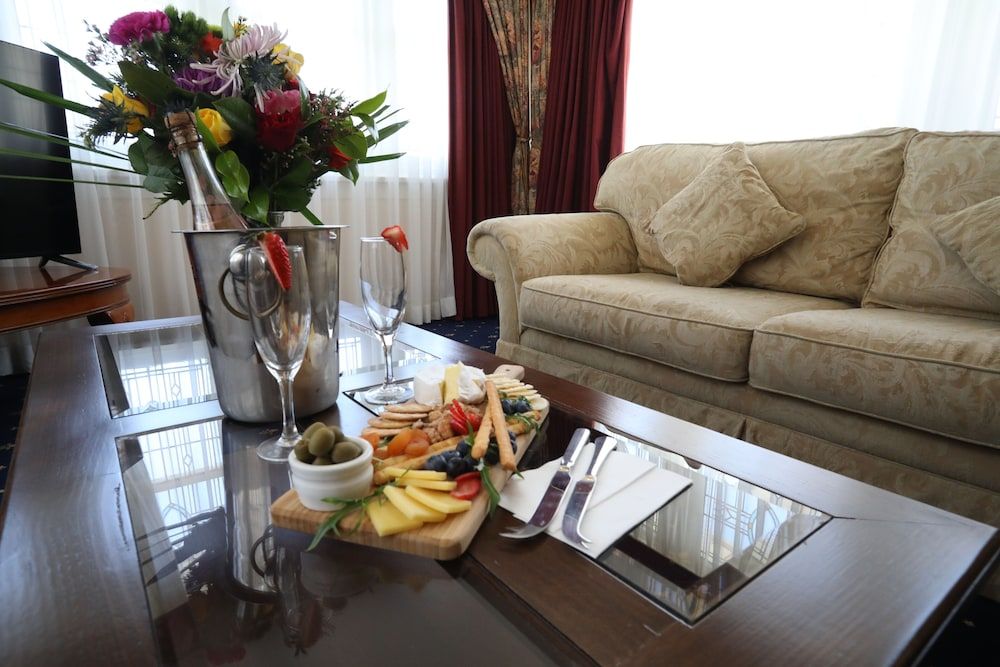 Palais Royale Royal Spa Suite 10