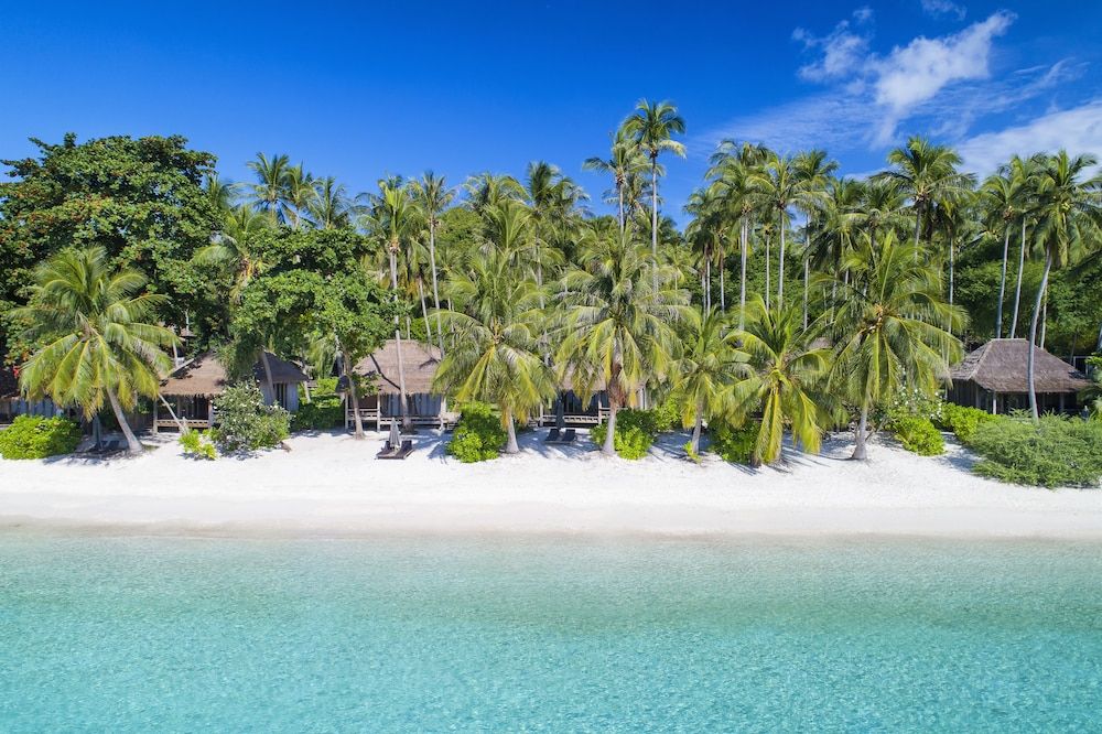 Haadtien Beach Resort Castaway Family Beach Villa 5