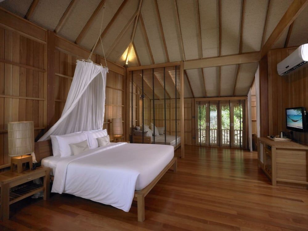 Haadtien Beach Resort Castaway Family Beach Villa 3